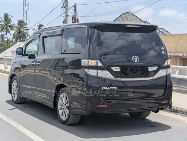 Toyota Vellfire 2011 Black