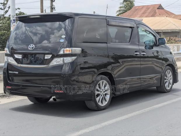 Toyota Vellfire 2011 Black