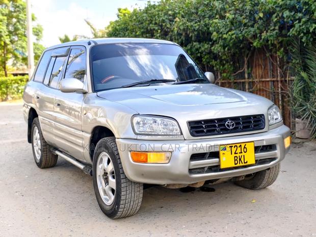 Toyota RAV4 1999 Silver