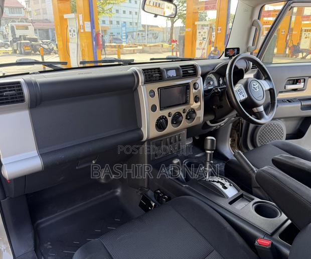 Toyota FJ Cruiser 2013 Beige