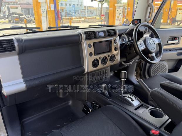 Toyota FJ Cruiser 2014 Beige