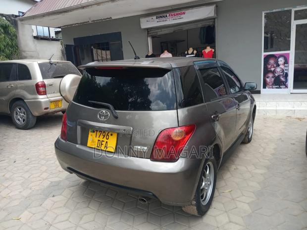 Toyota IST 2004 Gray