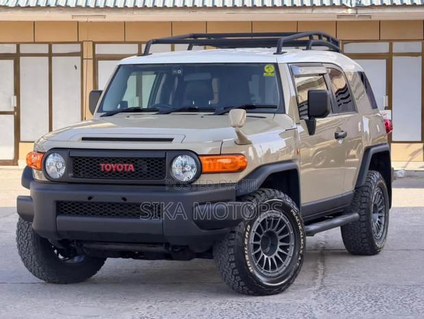 Toyota FJ Cruiser 4X2 2013 Ivory