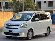 Toyota Noah 2.0 143hp AWD (7 Seater) 2008 White for sale