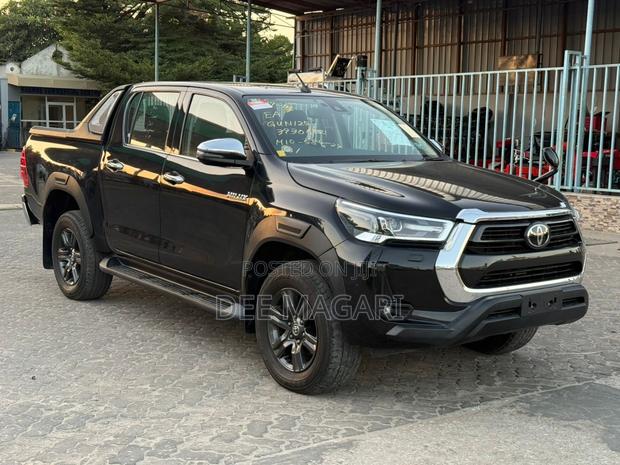 Toyota Hilux 2021 Black