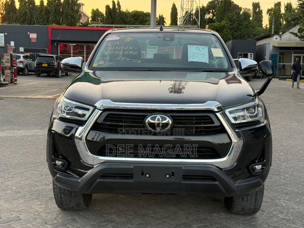 Toyota Hilux 2021 Black