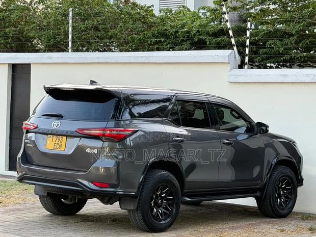 Toyota Fortuner 2023 Gray