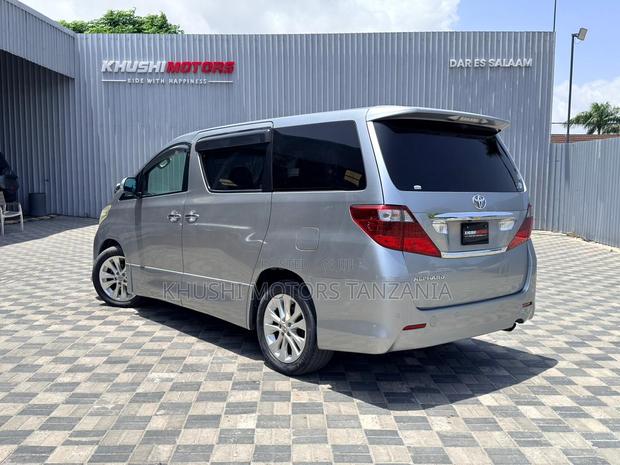 Toyota Alphard 2.4 Petrol AWD 2009 Silver