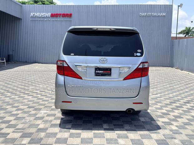 Toyota Alphard 2.4 Petrol AWD 2009 Silver