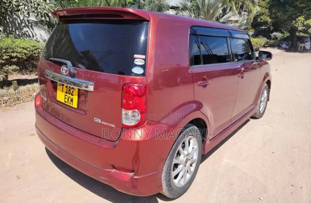 Toyota Corolla Rumion Hatchback 1.5 FWD 2011 Red