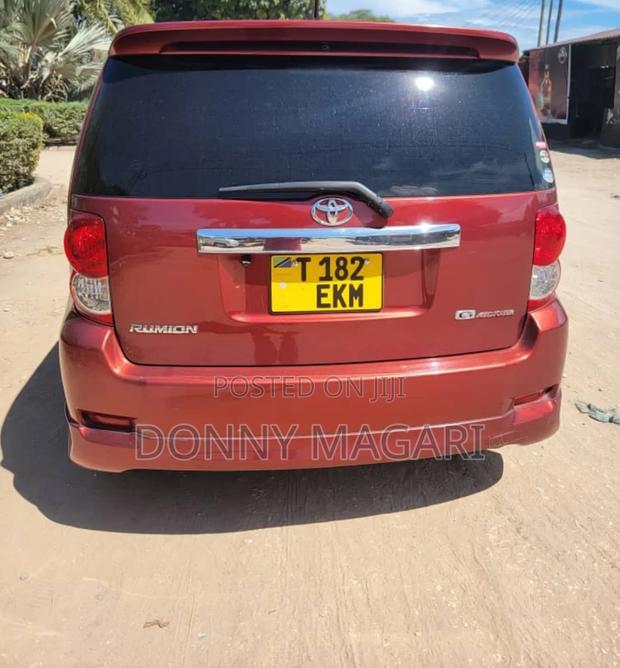 Toyota Corolla Rumion Hatchback 1.5 FWD 2011 Red