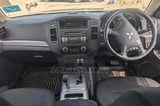 Mitsubishi Pajero 2013 Silver