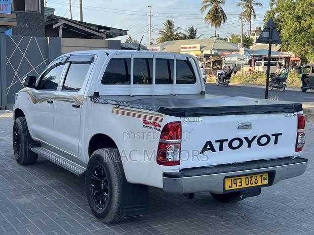 Toyota Hilux 2015 White