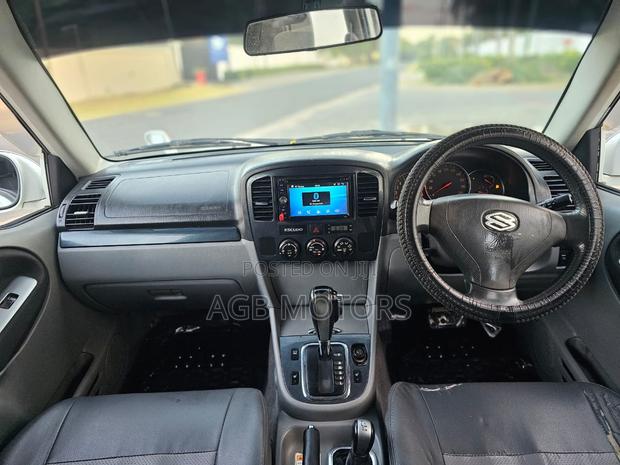 Suzuki Escudo 2003 White