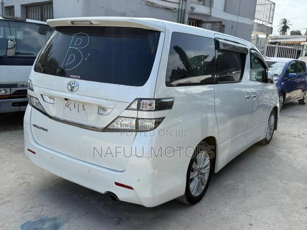 Toyota Vellfire 2009 White