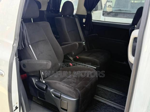 Toyota Vellfire 2009 White