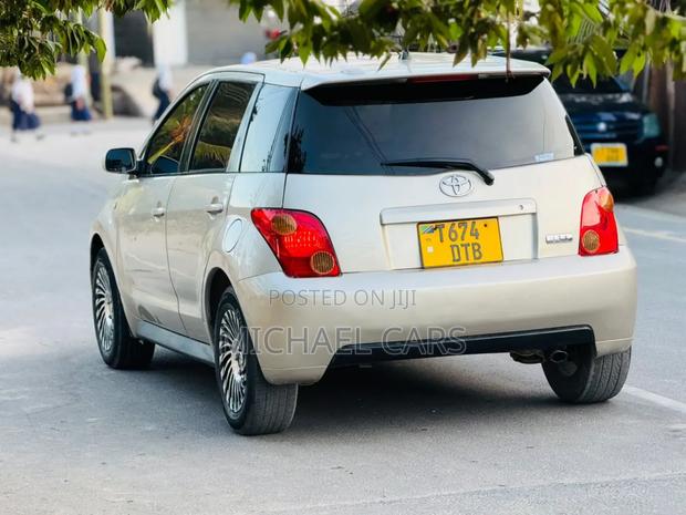 Toyota IST 2004 Gold