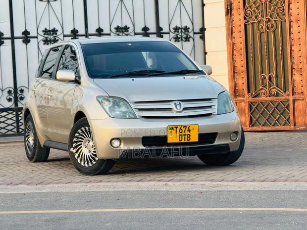 Toyota IST 2004 Gold