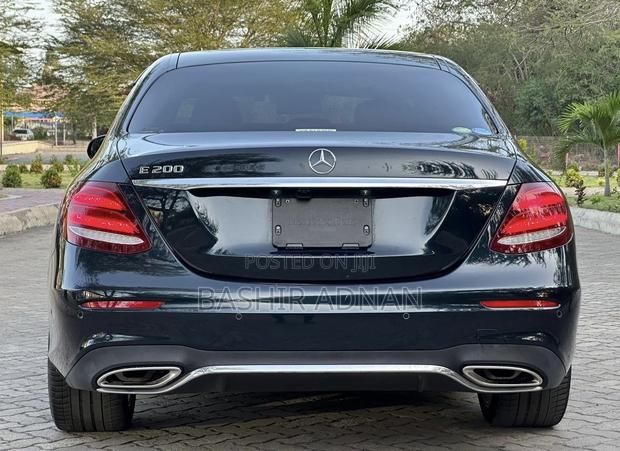 Mercedes-Benz E200 2017 Green