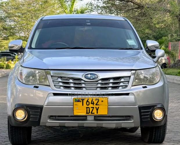 Subaru Forester 2011 Silver