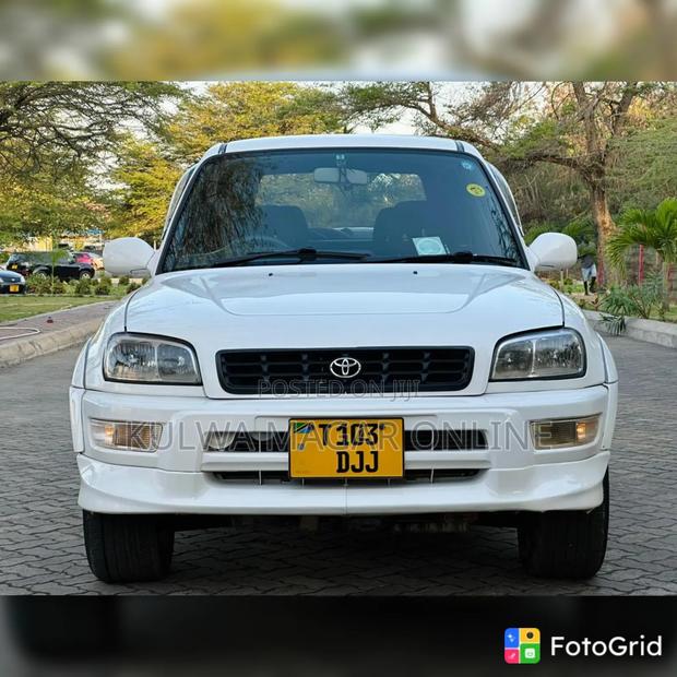 Toyota RAV4 1999 White