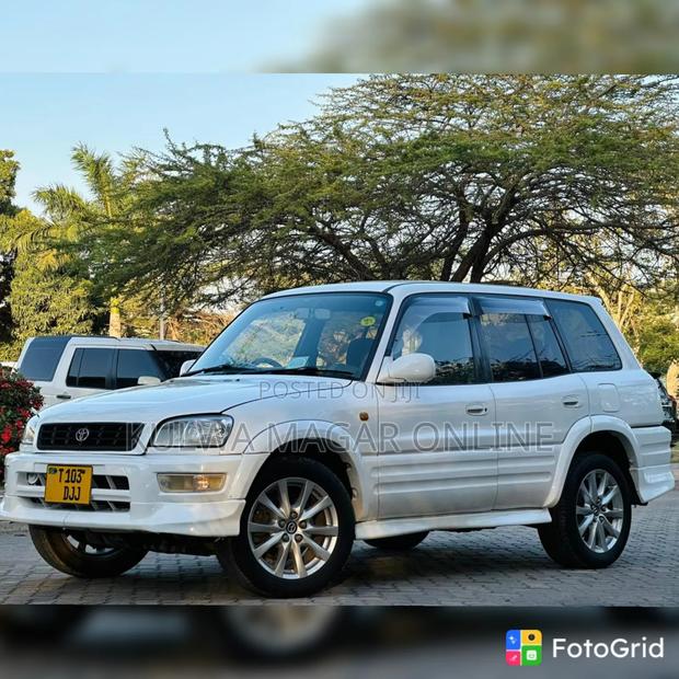 Toyota RAV4 1999 White