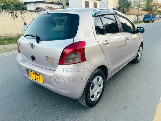 Toyota Vitz 1.0 FWD 5dr 2006 Pink