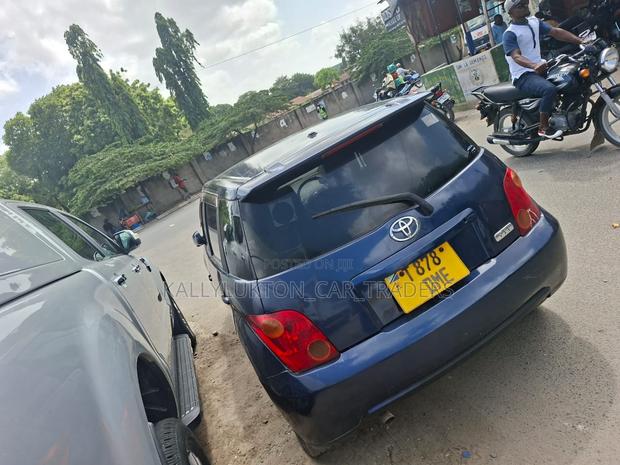 Toyota IST 2003 Blue