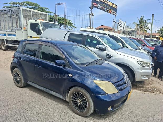 Toyota IST 2003 Blue
