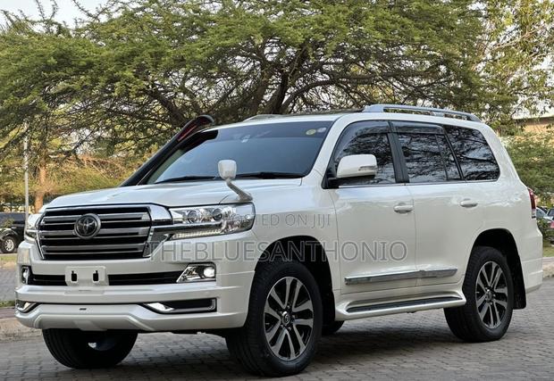 Toyota Land Cruiser 2018 White