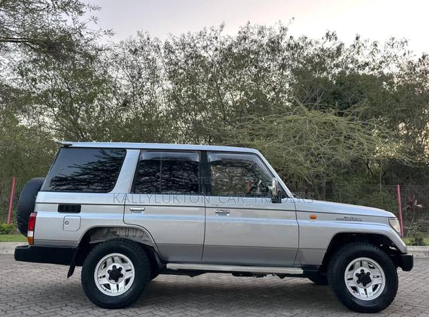 Toyota Land Cruiser Prado 1995 Silver