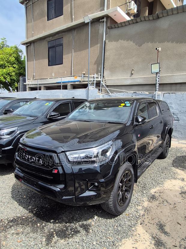 Toyota Hilux Revo Double Cab Deisel 2.8 RWD 2022 Black