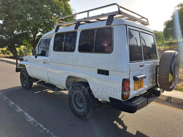 Toyota Land Cruiser 2010 White