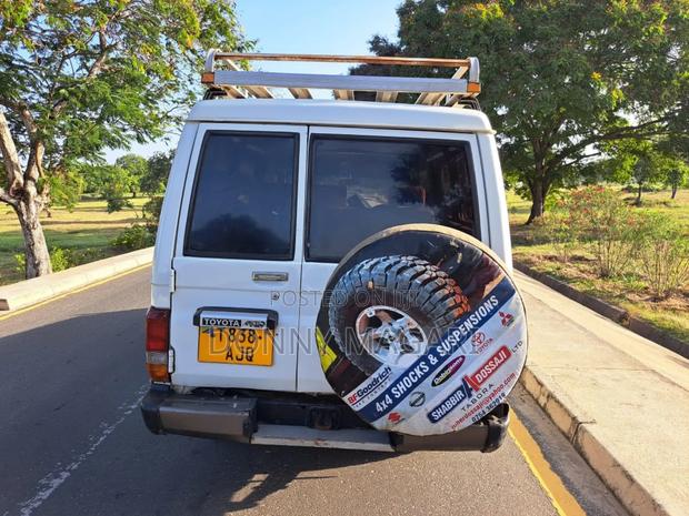 Toyota Land Cruiser 2010 White