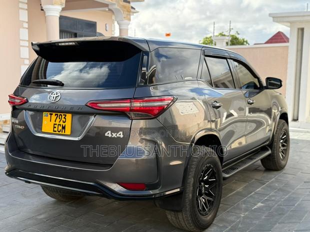 Toyota Fortuner 2019 Gray
