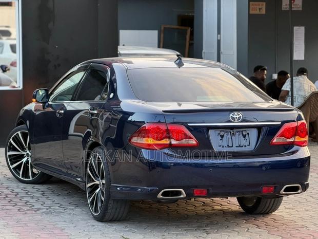 Toyota Crown 2009 Blue