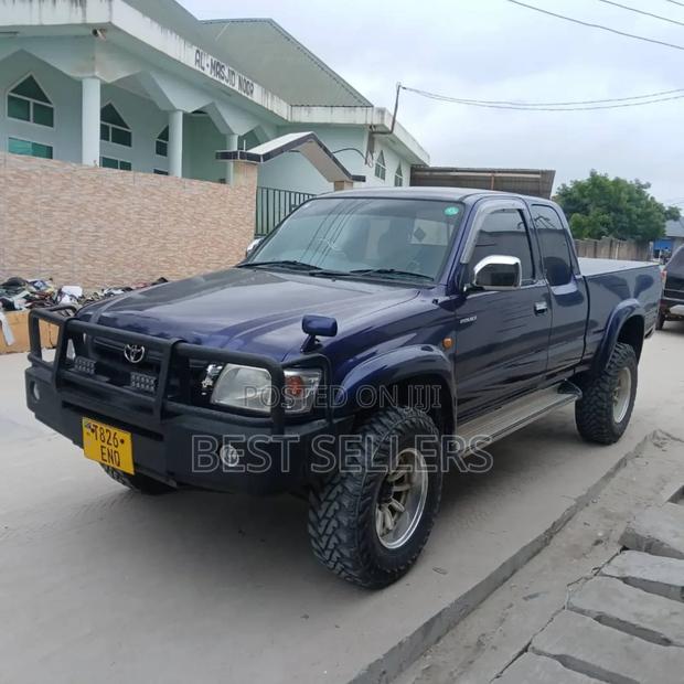 Toyota Hilux 2002 Blue