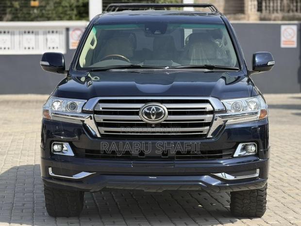 Toyota Land Cruiser 4.5 V8 VXR 2019 Blue