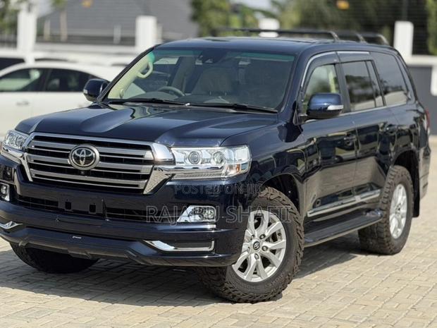 Toyota Land Cruiser 4.5 V8 VXR 2019 Blue