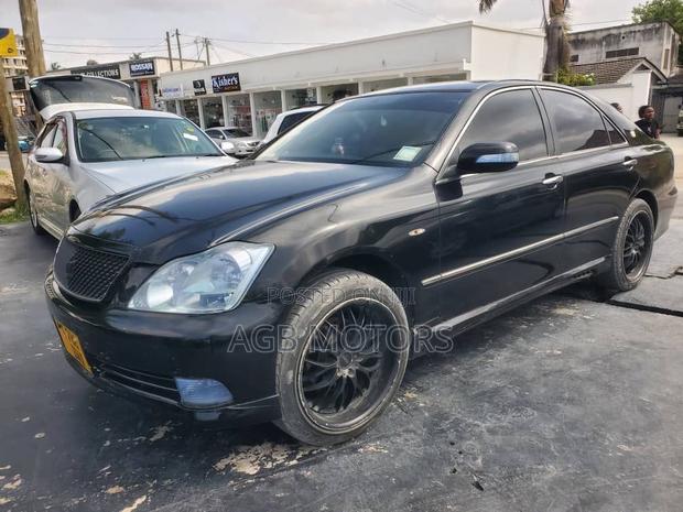 Toyota Crown 2004 Black