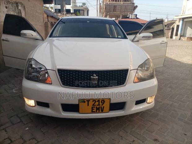 Toyota Crown 2006 White