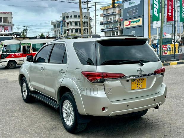 Toyota Fortuner 2005 Silver