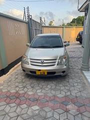 Toyota IST 2004 Gold for sale