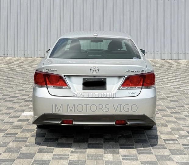 Toyota Crown 2014 Silver