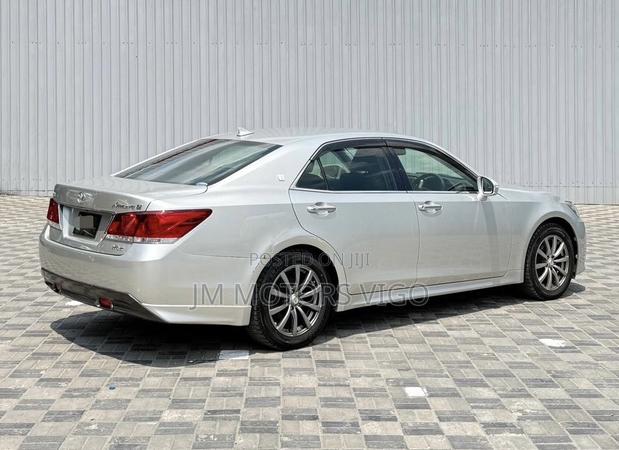 Toyota Crown 2014 Silver