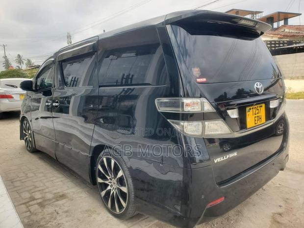Toyota Vellfire 2011 Black