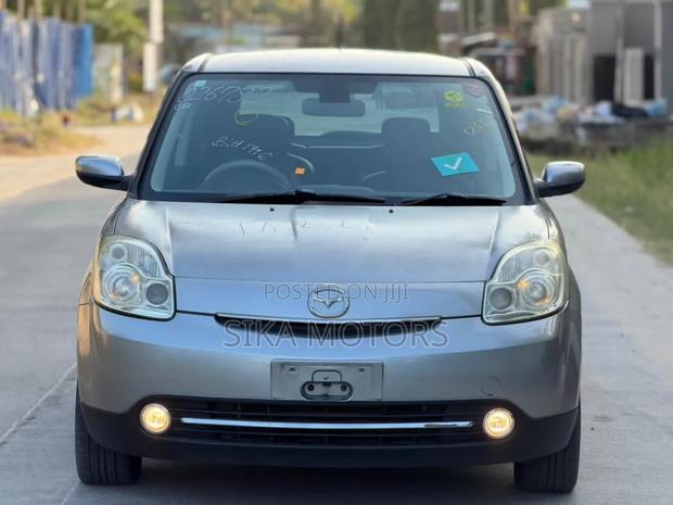 Mazda Verisa 2010 Silver