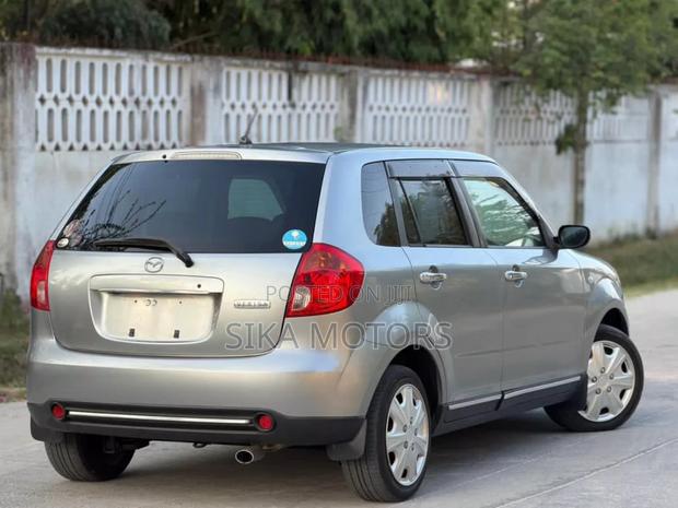 Mazda Verisa 2010 Silver
