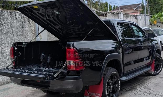 Toyota Hilux 2019 Black