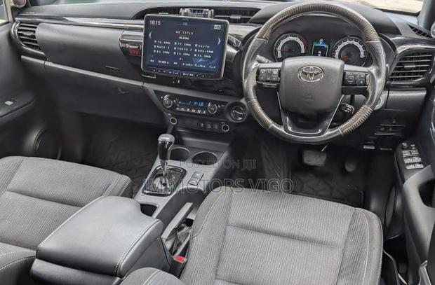Toyota Hilux 2019 Black